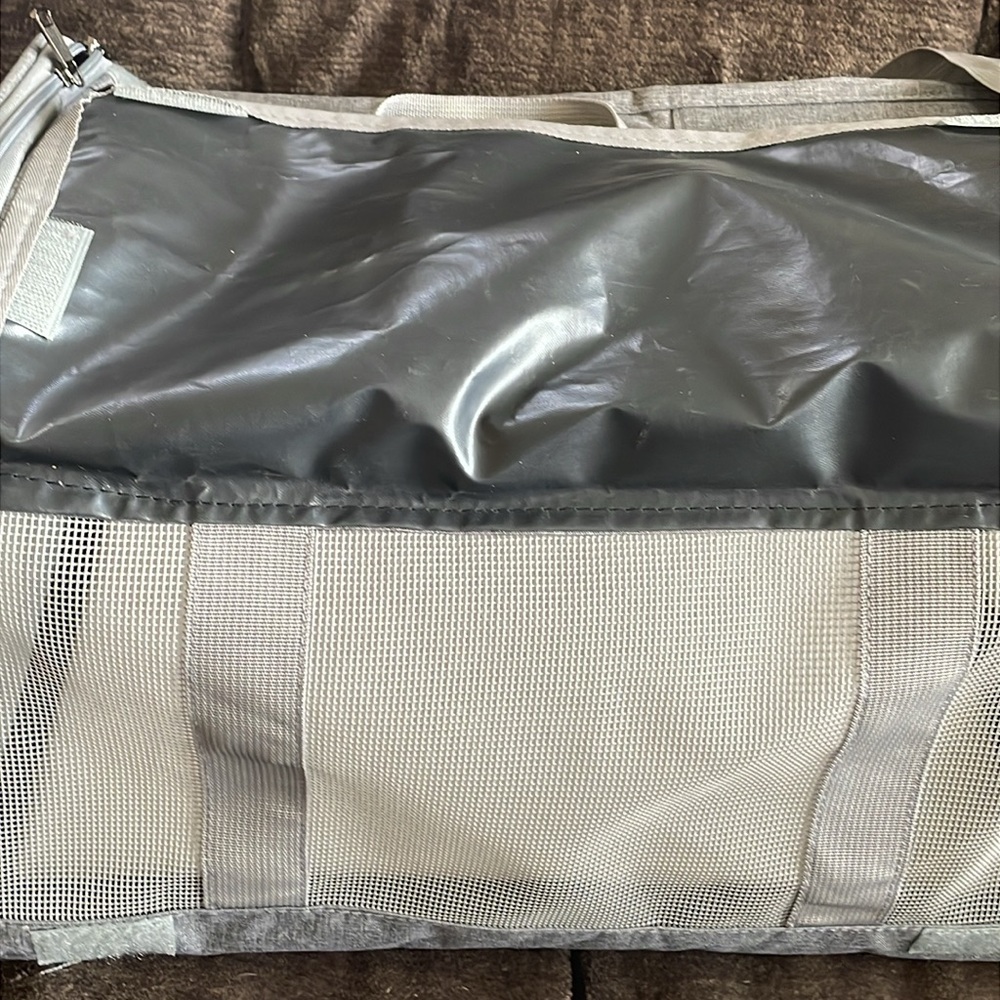 EUC~Small Gray Pet Carrier With Multiple Openings/Removable Pad & Leash Holder - Picture 15 of 15